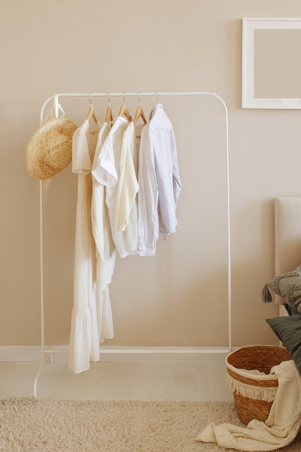Cintres à vêtements : maximisez votre espace de vente efficacement