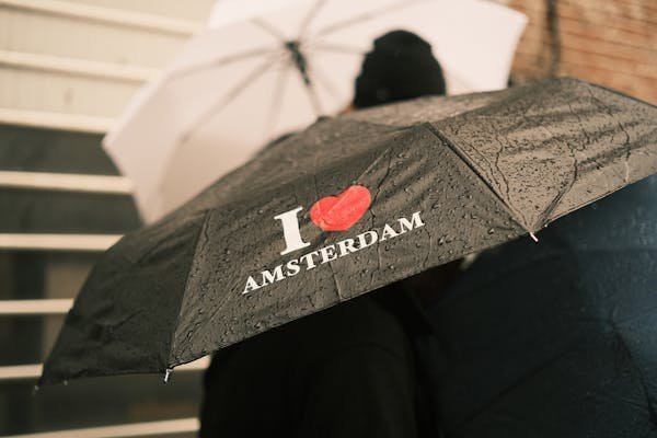 Boostez votre visibilité avec des parapluies logo entreprise